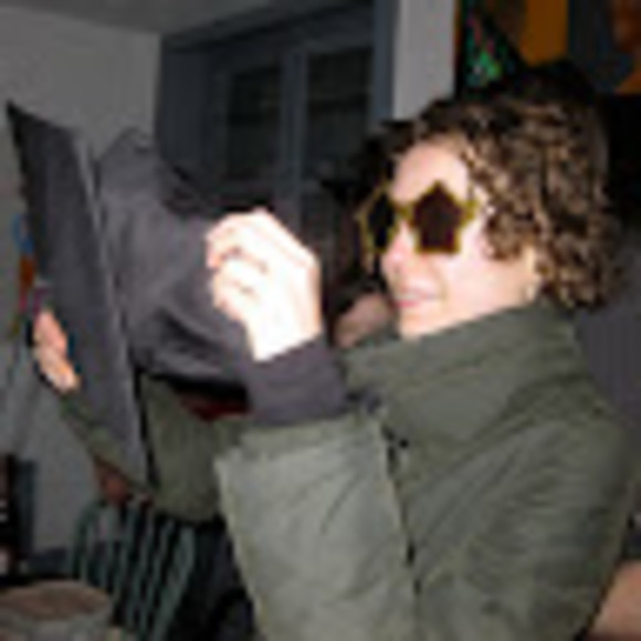 Meet your Posher, Alexandra - Picture 1 of 1